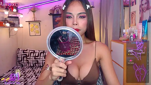izabella moore online show from March 10, 2026, 3:54 am