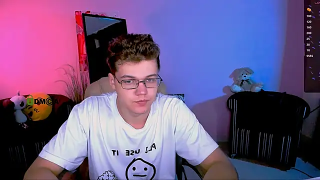 Snapshot of lucas_long_ chatting on October 16, 2025, 5:16 am lucas long online show from October 16, 2025, 5:16 am