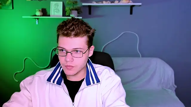 Snapshot of lucas_long_ chatting on October 21, 2025, 8:47 am lucas long online show from October 21, 2025, 8:47 am