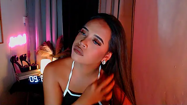 Lorainnelustts online show from February 3, 2026, 6:22 am