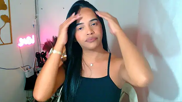 Lorainnelustts online show from March 4, 2026, 12:18 am