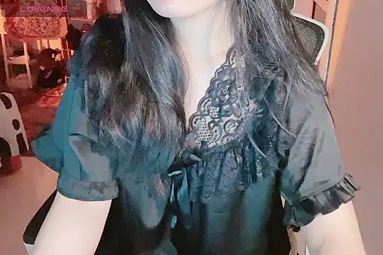 Snapshot of ___Daisy___ chatting on October 13, 2025, 8:10 pm Daisy online show from October 13, 2025, 8:10 pm