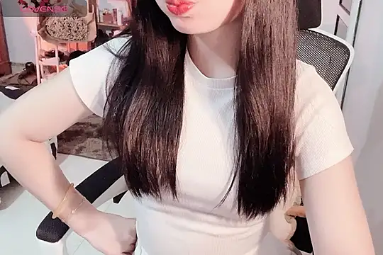 Snapshot of ___Daisy___ chatting on October 10, 2025, 2:07 pm Daisy online show from October 10, 2025, 2:07 pm