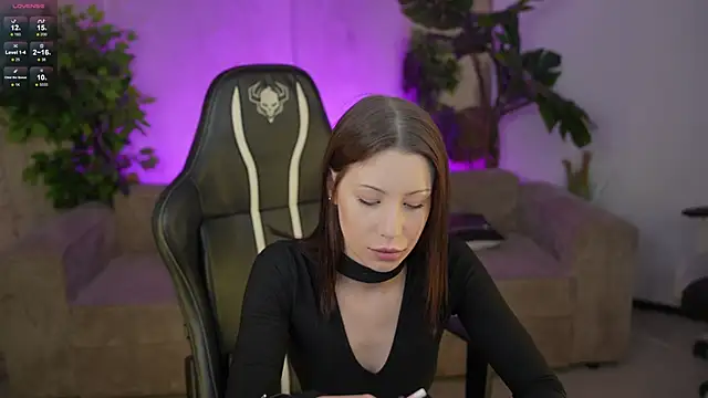 Selena Glow online show from October 15, 2025, 6:27 pm