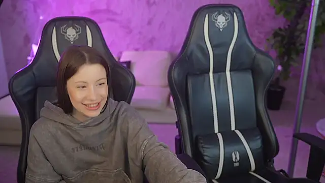 Selena Glow online show from October 23, 2025, 11:03 pm