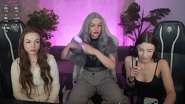 Selena Glow online show from April 15, 2026, 6:34 pm