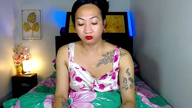 LovelyQueen69 online show from July 8, 2026, 10:43 pm