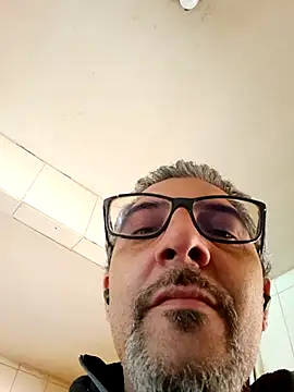 Snapshot of RobertoVip77 chatting on October 21, 2025, 10:03 am RobertoVip77 online show from October 21, 2025, 10:03 am
