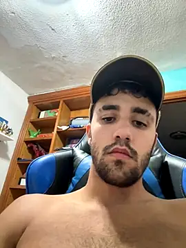 aavrdvh33 online show from October 7, 2025, 7:48 pm