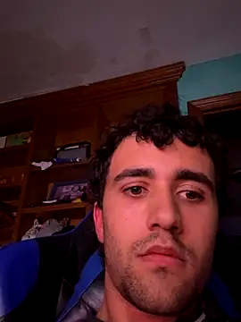 aavrdvh33 online show from December 4, 2025, 6:40 pm