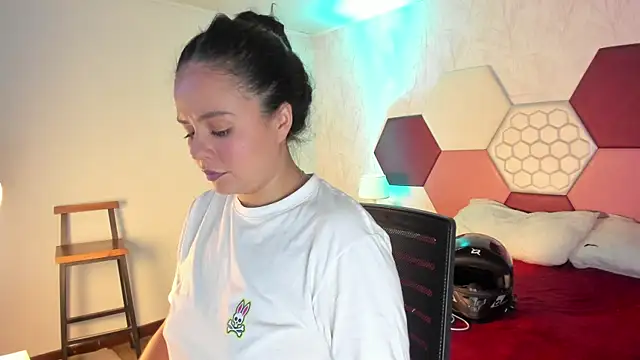 ArielleWilde online show from November 14, 2025, 3:32 am