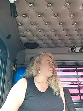 sofiacurvy 45 online show from March 14, 2026, 12:44 pm