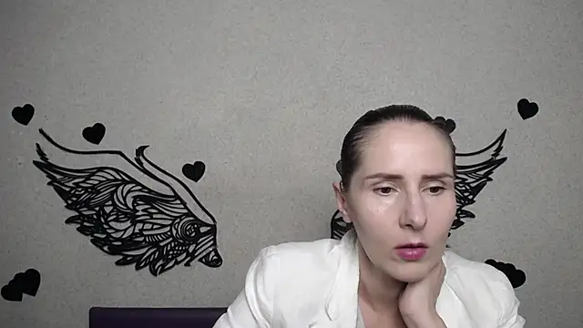 KarinaSwann online show from September 22, 2025, 11:05 am
