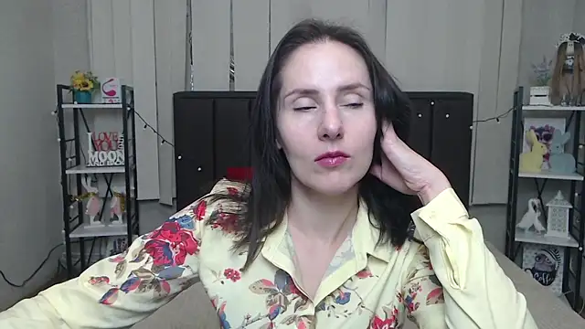 KarinaSwann online show from September 23, 2025, 6:09 am
