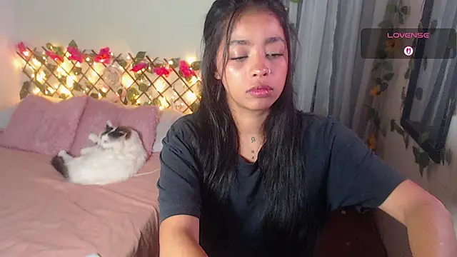 Snapshot of Angie_Lee01 chatting on November 25, 2025, 5:08 am Angie Lee01 online show from November 25, 2025, 5:08 am