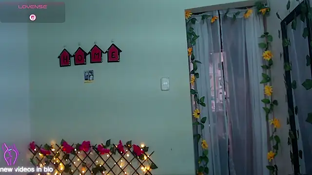 Snapshot of Angie_Lee01 chatting on October 12, 2025, 1:12 pm Angie Lee01 online show from October 12, 2025, 1:12 pm