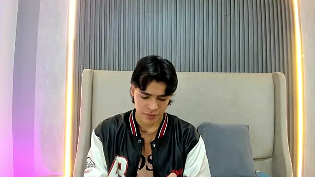 Snapshot of BenitoSaenz chatting on February 9, 2026, 12:47 pm BenitoSaenz online show from February 9, 2026, 12:47 pm