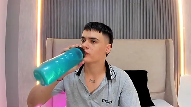 Snapshot of BenitoSaenz chatting on March 1, 2026, 1:00 pm BenitoSaenz online show from March 1, 2026, 1:00 pm