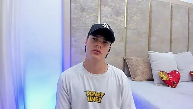 BenitoSaenz online show from October 17, 2025, 3:32 am