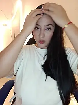 Snapshot of VALENTINA_ROUSE_ chatting on July 24, 2026, 11:12 pm VALENTINA ROUSE online show from July 24, 2026, 11:12 pm