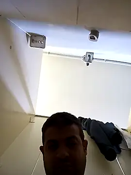 hassan8111 online show from April 25, 2026, 10:07 am