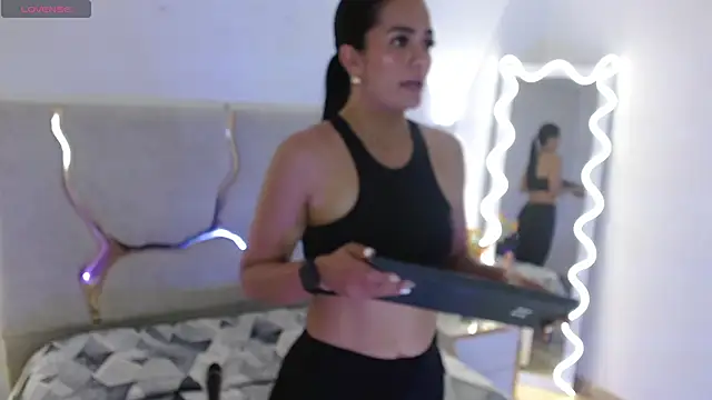 Rosalind tay online show from November 10, 2025, 3:00 am