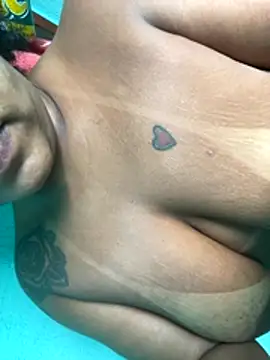 morenaluaa online show from December 5, 2025, 3:43 pm