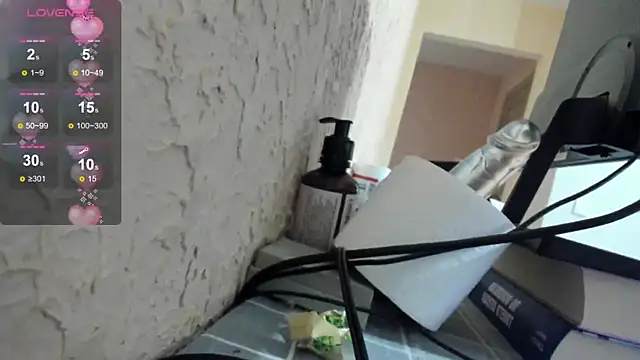 LinaElasm online show from April 15, 2026, 5:17 pm