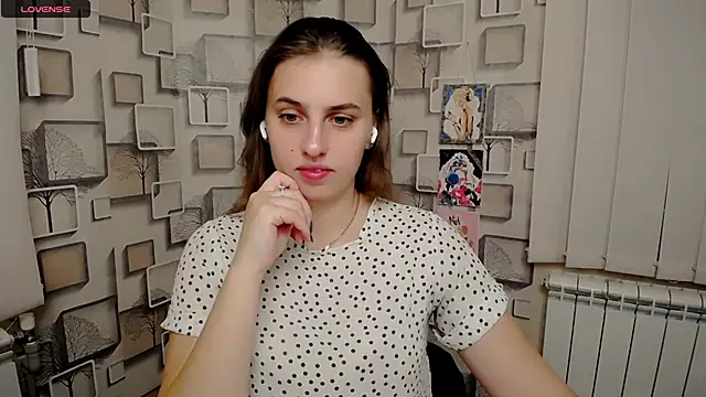 AmandaDimond  online show from September 15, 2025, 10:59 am