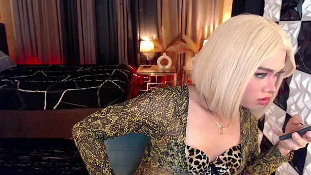 BigCockMaxineTS online show from November 6, 2025, 6:34 pm