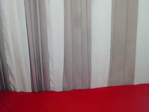 Snapshot of NaomiSmall chatting on November 17, 2025, 9:13 am NaomiSmall online show from November 17, 2025, 9:13 am