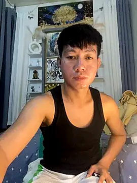 xshyboyx online show from October 8, 2025, 4:25 am