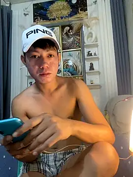 xshyboyx online show from October 15, 2025, 1:48 am