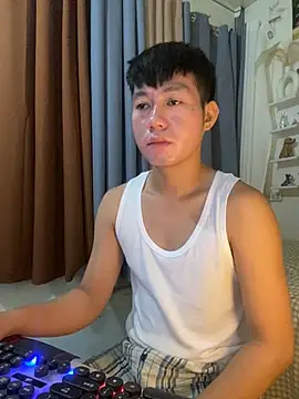 xshyboyx online show from February 6, 2026, 3:02 am