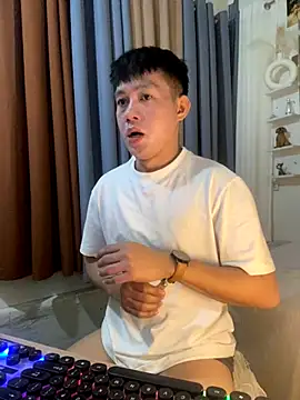 xshyboyx online show from October 30, 2025, 3:49 am