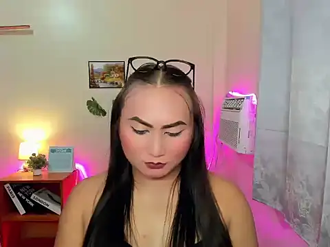 hella queen online show from January 6, 2026, 5:28 pm