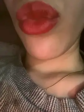 Mimisixo online show from November 6, 2025, 10:25 pm