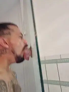 Cnutt310 online show from November 8, 2025, 10:35 pm