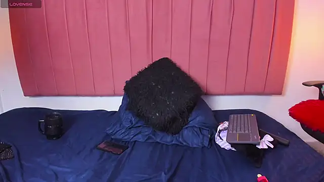 ana foxi online show from April 15, 2026, 7:58 pm