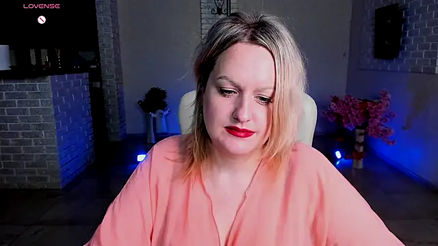 MariemLui online show from November 16, 2025, 3:17 pm