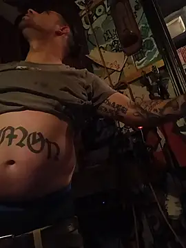 Twoslipperywhenwett online show from November 14, 2025, 3:59 pm