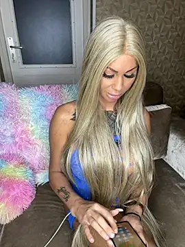 Snapshot of dutchbarbie chatting on October 18, 2025, 5:04 pm dutchbarbie online show from October 18, 2025, 5:04 pm