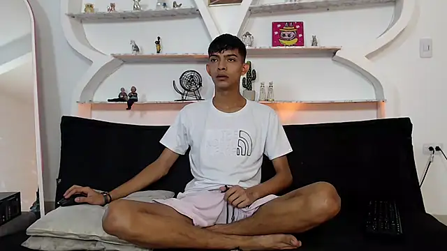 PRETTY SEX1 online show from November 11, 2025, 1:17 pm