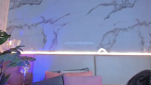 Snapshot of ValSmith_ chatting on February 25, 2026, 3:40 am ValSmith online show from February 25, 2026, 3:40 am