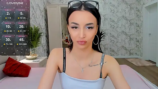 KatieBrown1 online show from October 3, 2025, 9:44 am
