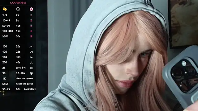 PieraMarch online show from December 2, 2025, 8:10 pm