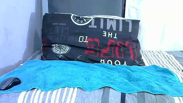 Snapshot of shy-lillyX22 chatting on October 20, 2025, 9:37 pm shy-lillyX22 online show from October 20, 2025, 9:37 pm