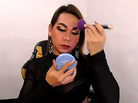 xxMistressWildKimxx online show from September 23, 2025, 1:12 am