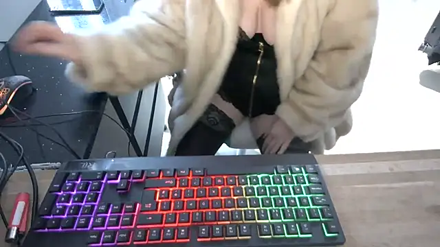 foxyroxymilf online show from March 18, 2026, 10:18 am