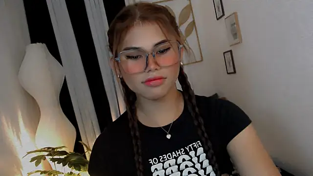 Snapshot of PrettyBlythes_TS chatting on June 23, 2026, 3:48 am PrettyBlythes TS online show from June 23, 2026, 3:48 am